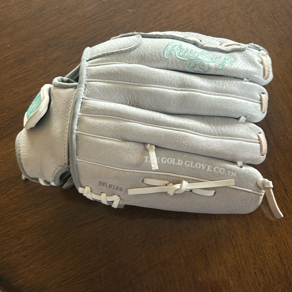 EUC!!! Rawlings left handed baseball glove and batting helmet